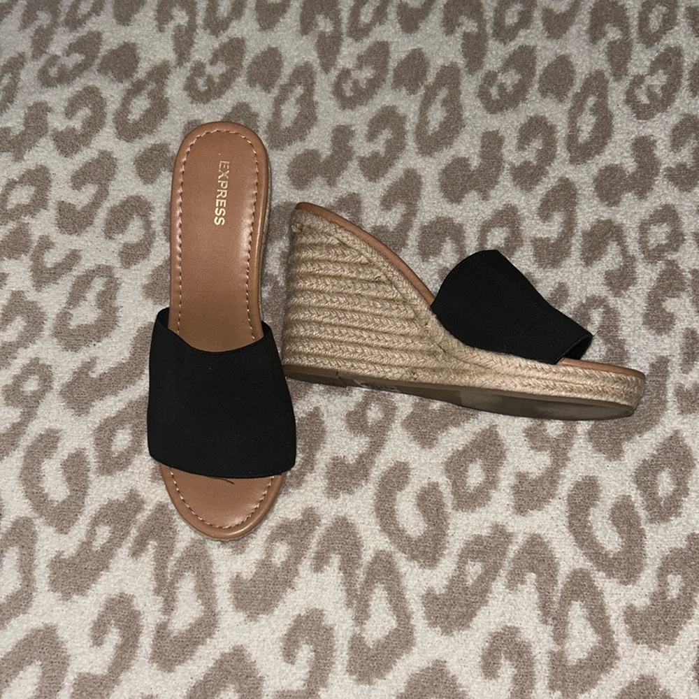 Summer Sandel Wedges with Black Band— Express